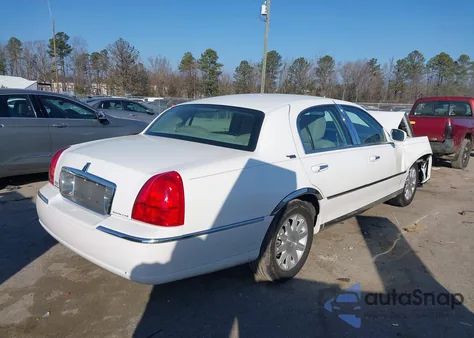 2011 Lincoln Town Car Signature Limited z USA, uszkodzony, nr VIN 2LNBL8CV4BX752533